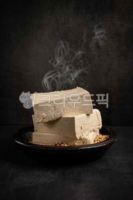 Tofu,raw tofu,soybean,tofu,smoke,steam,warm,plate,black,background,soybean tofu,food,handmade tofu,processed food