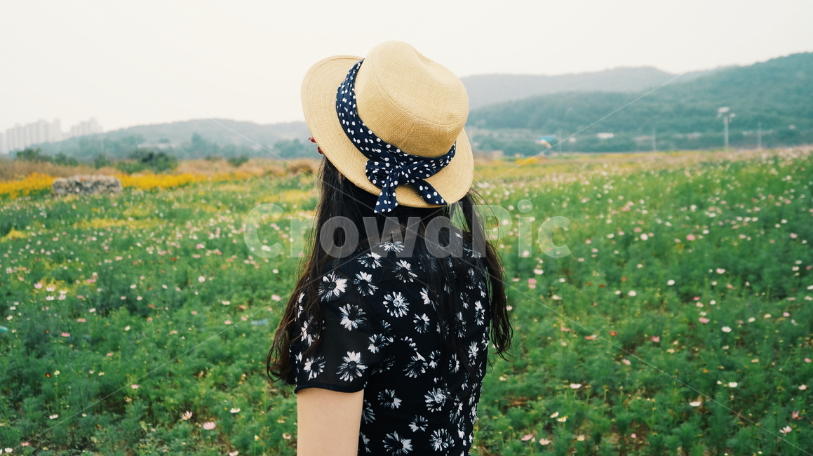 초여름,감성사진,sunhat,의류,clothing,들판,여자