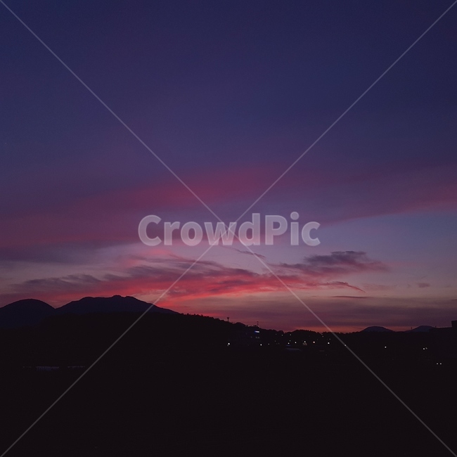 nature,자연,redsky,붉은하늘,outdoors,옥외,dusk,황혼,dawn,새벽,sunset,sky,일몰,하늘,외로움,lonely,감성적,emotional,치유,힐링,밤하늘,보랏빛하늘,야경,시골풍경,nightview,clearsky,purplesky