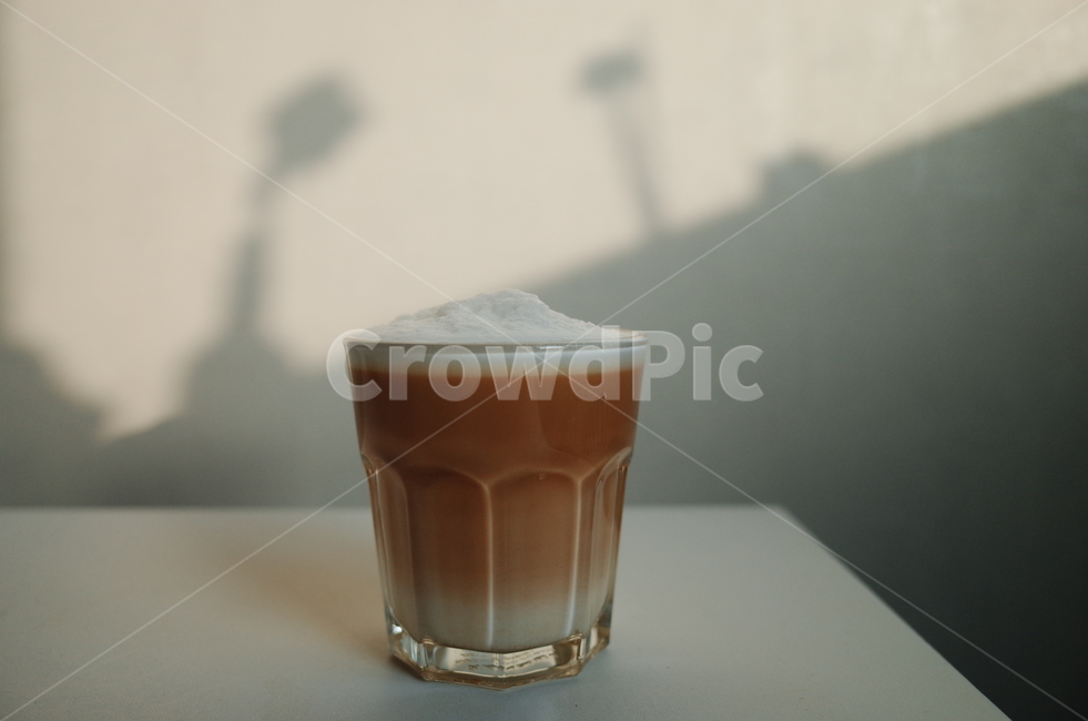 커피,에스프레소,카페,오후,햇빛,컵,티타임,감성,feeling,따뜻한분위기,따뜻함,그림자,커피,카페,coffee,cafe