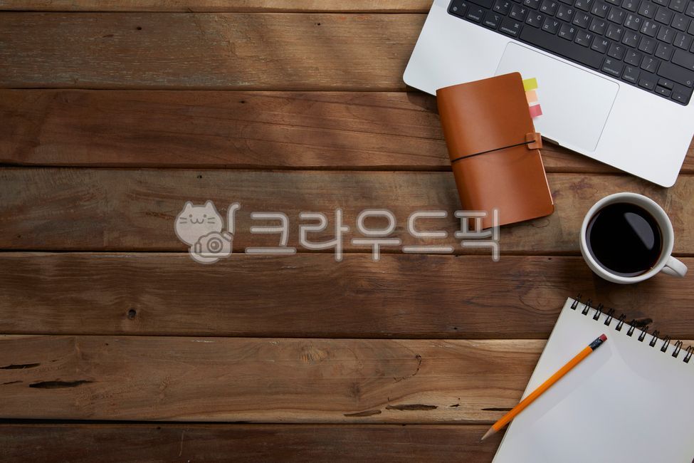 note,beam,study,idea,memo,office,laptop,sun,at home,Modern,trim,copy space,beverage,pen,work from home,table,top view,business,home office,Notebook,work,texture,tree,pencil,diary,sunlight,desk,coffee,window light,Internet