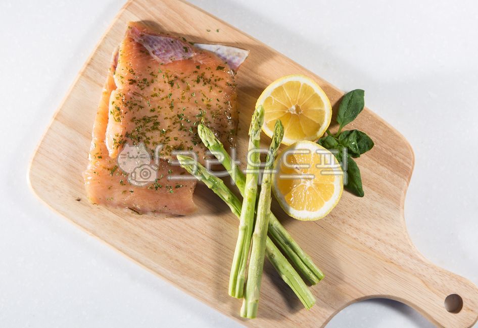 연어스테이크,연어,연어슬라이스,연어시즈닝,연어구이,음식,식재료,요리,food,cook,meal,dishes,food reserves