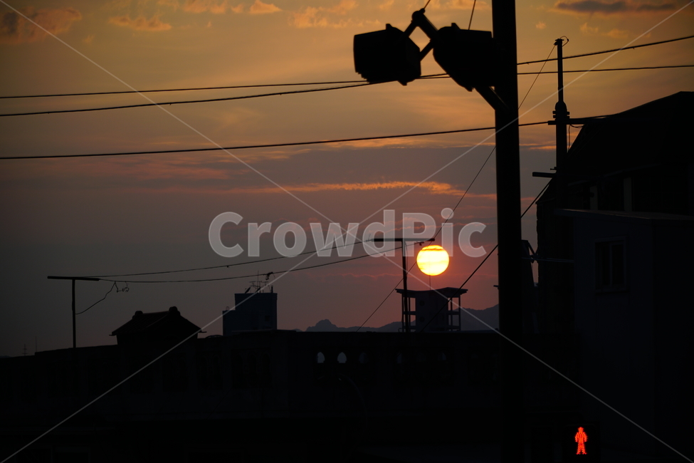 석양,노을,저녁,해,태양,서울,한국,도시,건물,빌딩,korea,seoul,sun,citi,building,실루엣,sunset,햇빛,하늘,구름,sky,cloud,오후,명암,신호등,전깃줄