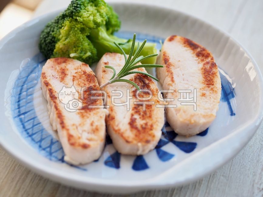 chicken,Chicken dishes,lunch,broccoli,sidedish,vegetable,side dish,chickenbreast,cooking,diet food,Grilled chicken breast,Chicken Breast Steak,chicken breast,green,dinner,food,meal,chickendish,grilledchickenbreast,meat,Rosemary