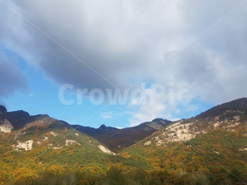 산,가을,단풍,계절,비구름,자연,풍경,nature,landscape,한국자연풍경,한국자연경관,korea nature landscape,outdoors,옥외,mountain,mountain range,산맥
