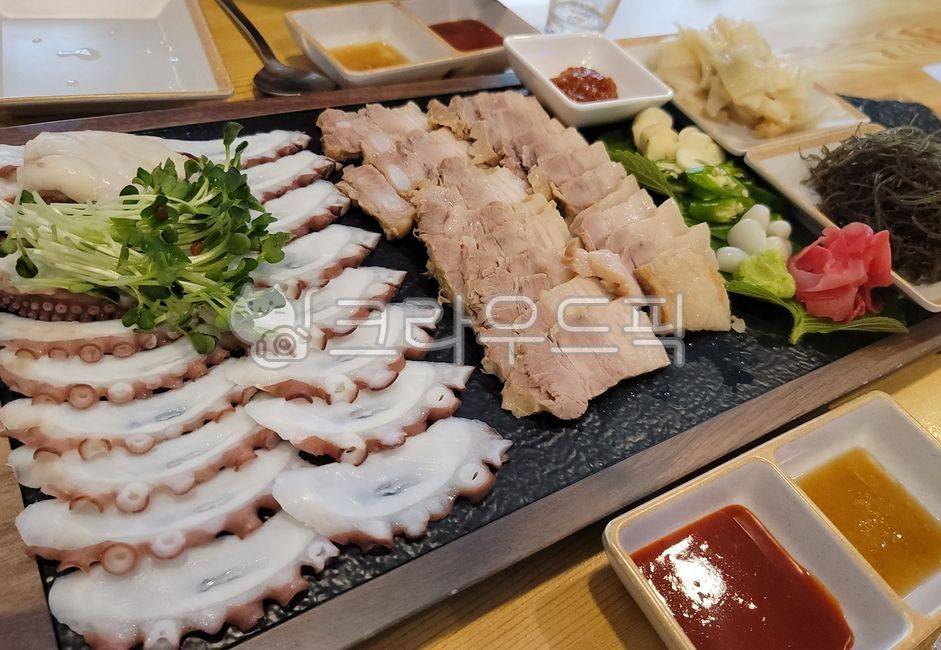 seafood,Octopus Bossam,Bossam Samhap,octopus,triad,octopus triad,Bossam,pork,octopus dish