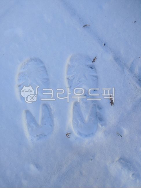footprint,ugg boots,leaveonesfootprints,snowy day