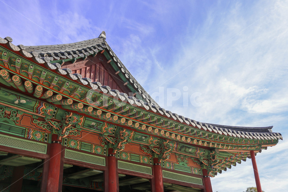 하늘,기와,단청,처마,한옥,오색,청명,한국,멋,고궁,광한루,남원,나무,지붕,화려,목조,목조건물,누각,루,단청무늬,채색,문양,서까래,들보,그림,무늬,한국전통,한국문화,korean traditional,korean culture,건축물,건물외관,exterior,building,structure,architecture,construction