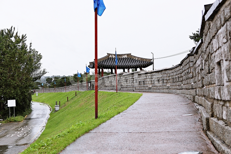 수원화성,성,성곽,길,둘레길,자연,풍경,담,돌담,가을,벽,방어벽,전통,흙담,식물,한국전통,한국문화,korean traditional,korean culture