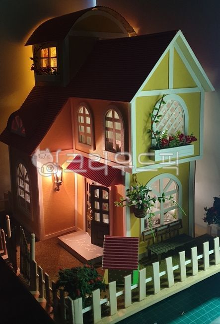dollhouse,diy,garret,miniature,pretty house,Mini 3story house,mood lighting,doll house,interior,hobby