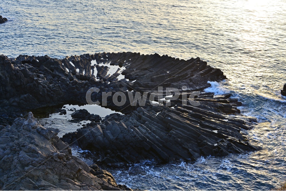 outdoors,옥외,nature,자연,water,물,ocean,대양,sea,바다,shoreline,해안선,coast,연안,해변,경주,양남,읍천,읍천주상절리,주상절리,읍천일출,아침,여명,dawn,새벽,자연,풍경,nature,landscape