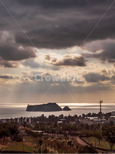 제주도,제주,jeju,섬,island,범섬,서귀포,햇살,sunlight,빛내림,lightshower,구름,cloud,outdoors,옥외,nature,자연,sea,바다,ocean,대양,water,물,shoreline,해안선,coast,연안,제주도,jeju,jeju island