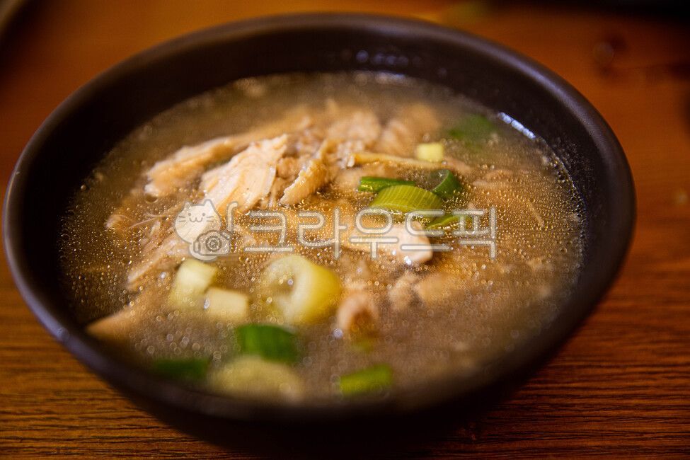 뚝배기그릇,닭고기,파,끓인,닭개장,한국전통음식,earthenpot,chicken,greenonion,boiledchicken,spicychickensoup,traditionalkoreanfood