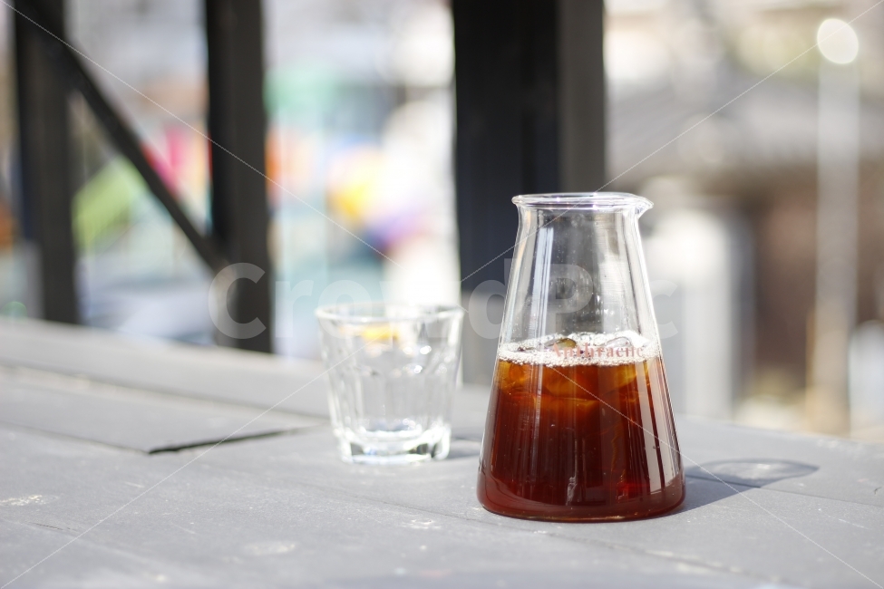 커피,카페,스페셜티,로스터리,인테리어,맛집,coffee,cafe,specialty,roastery,컵,플라스크,드립커피,핸드드립,brewing,brewedcoffee,glass,언더락,글라스,커피,카페,coffee,cafe
