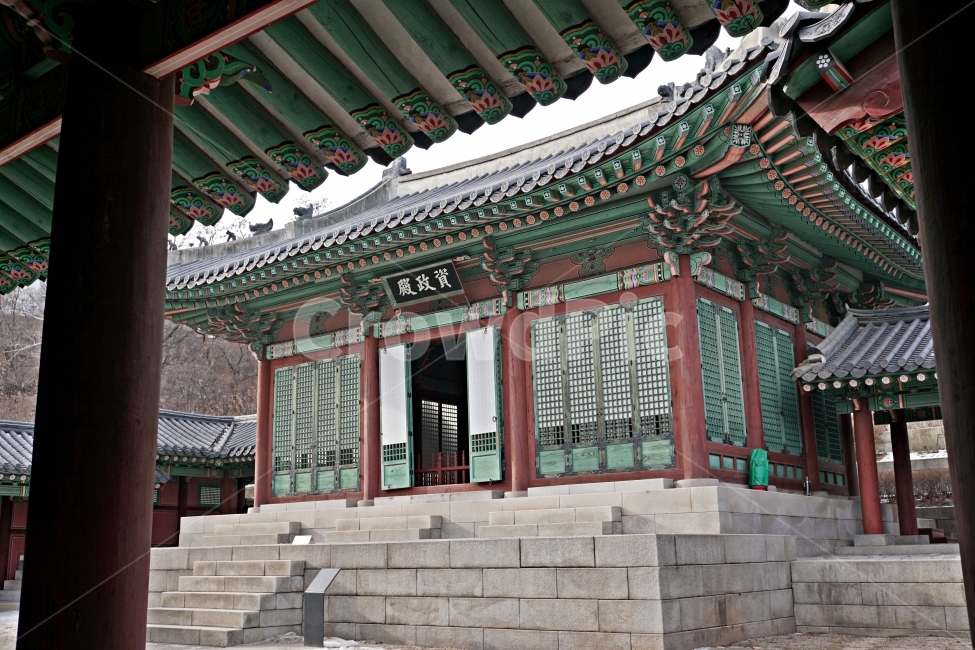 한국,한국적인,한국문화,한국전통,문화재,문화,전통,역사,한국역사,왕궁,궁궐,조선시대,조선왕조,유적,유적지,서울,korea,seoul,history,히스토리,킹돔,kingdom,동양,동양문화,아시아,asia,culture,건축,토목,한옥,지붕,기와,처마,풍경,landscpe,겨울,winter,culturalassets,경희궁,창호지,문고리,계단,돌계단,기둥,자정전,한국전통,한국문화,korean traditional,korean culture,랜드마크,landmark,tourist attraction,한국랜드마크,한국관광지,한국명소,korea landmark,korea tourist attraction,건축물,건물외관,exterior,building,structure,architecture,construction