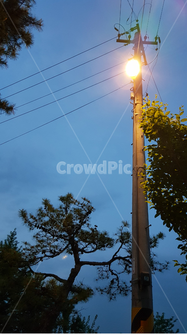 가로등,저녁,전봇대,하늘,불빛,전깃줄,electricpole,evening,wire,sky,light