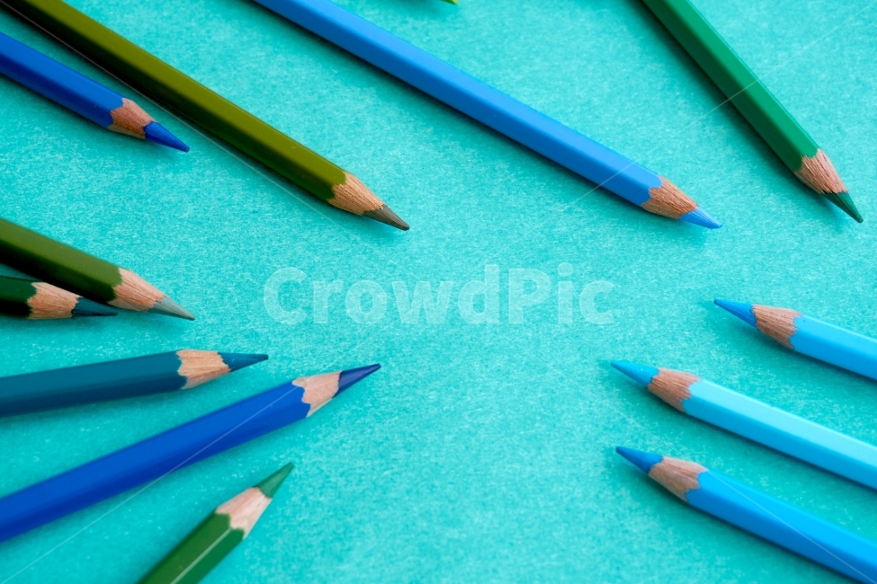 색연필,푸른,colorful,색깔,그라데이션,색채,다양한,초록,파랑,남색,연필,art,pencil,graduation,미술,도구,뾰족한,colored,color,배경,empty,space,예술,art,사물,물건,오브젝트,thing,object,matter,학용품,문구류,사무용품,school supplies,stationery,office supplies