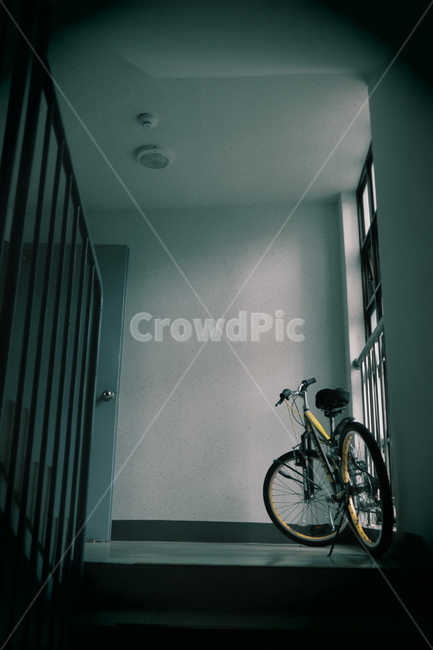 자전거,bike,vehicle,apartment,aisle,cycle,bicycle,바퀴,아파트,계단