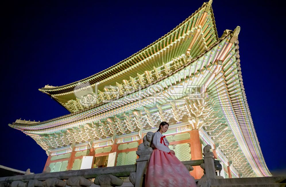 Womens Hanbok,Gyeongbokgung,Geunjeongjeon,Gyeongbokgung Palace night view,Han bok,traditional clothes,Production,Emotion,old palace,clothes,cloth