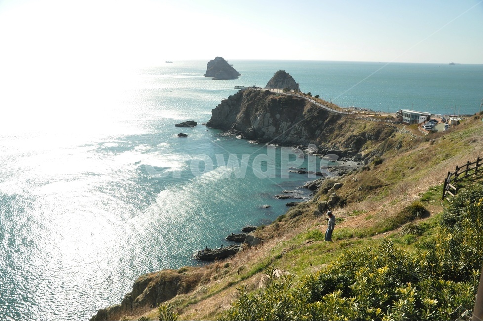 바다,오륙도,섬,자연,관광지,화이트홀,수평선,하늘,반사,식물,nature,island,sea,horizon,landscape,풍경,자연,풍경,nature,landscape,사람,인물,인간,human,person,promontory,곶,outdoors,옥외,land,땅,shoreline,해안선,water,물,ocean,대양