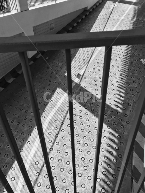 흑백,그림자,빛,이태원,주차장,흑백,모노톤,monochrome,black and white,교통,교통수단,traffic,transportation,handrail,난간,banister,railing