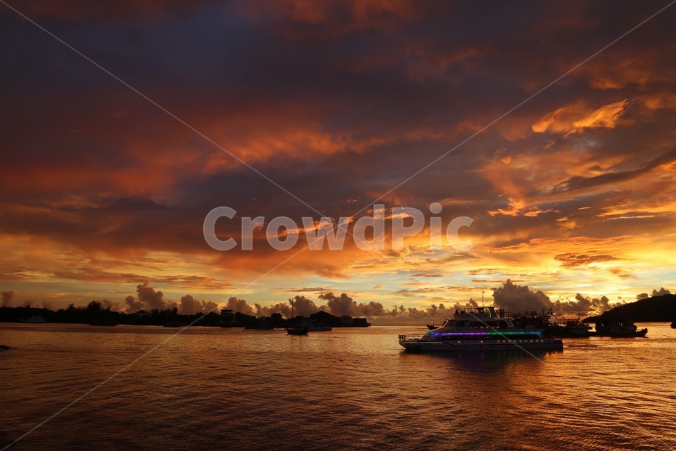 석양,선셋,유람선,코타키나발루,휴양지,구름,자연,배,ship,sunset,nature,자연,풍경,nature,landscape,vehicle,차량,transportation,교통,boat,보트