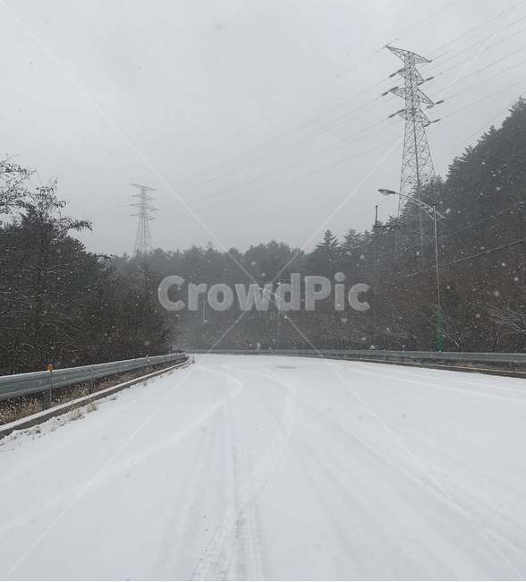 폭설,눈,겨울,자연재해,날씨,도로,눈쌓인도로,겨울,계절,winter,season,자연,풍경,nature,landscape,outdoors,옥외