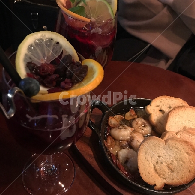 샹그리아,이태원,감바스,분위기,감성,바,pub,food,shangria,wine,음식,식재료,요리,food,cook,meal,dishes,food reserves,양식,서양음식,서양요리,western food,western dishes,western meal,western cook