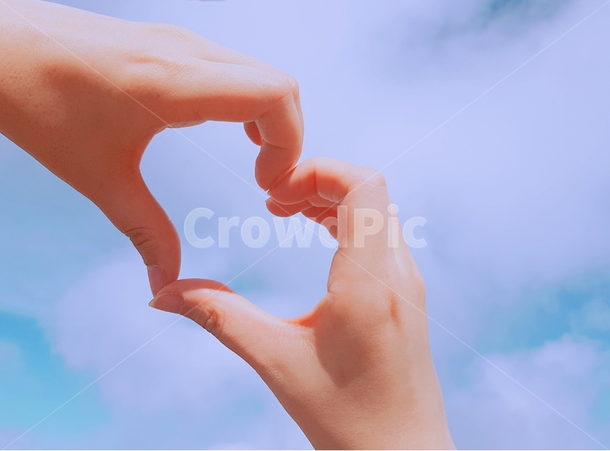 하늘,하트,손하트,구름,손,사람,인물,인간,human,person,신체일부,몸,body,손,제스처,표시,손짓,표현,gesture,hand,sign,expression,감정표현,기분,feeling,emotion,감성,sensible