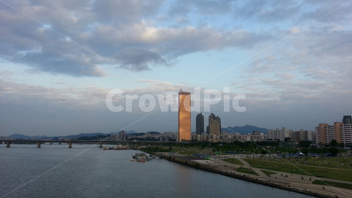 물,water,한강,여의도,다리,가을,여유,아이폰,핸드폰,63빌딩,하늘,도시,풍경,city,landscape,한국도시풍경,한국도시경관,korea cityscape