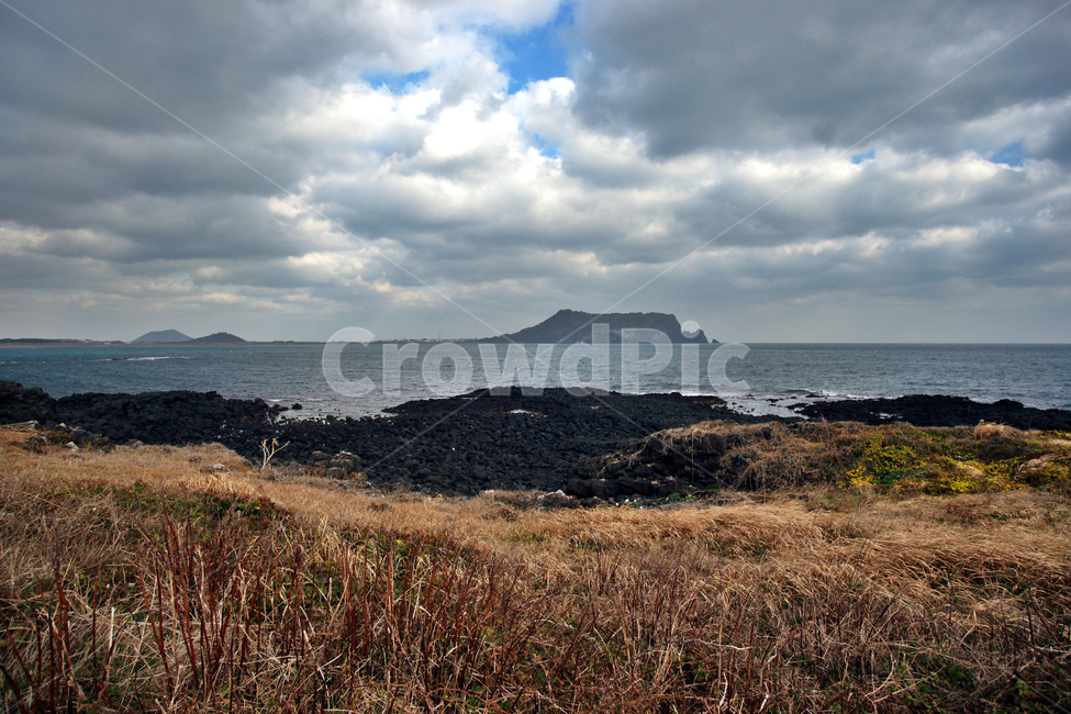 성산일출봉,섭지코지,서귀포시,제주,바다,먹구름,자연,자연,풍경,nature,landscape,한국자연풍경,한국자연경관,korea nature landscape,제주도,jeju,jeju island,outdoors,옥외,land,땅