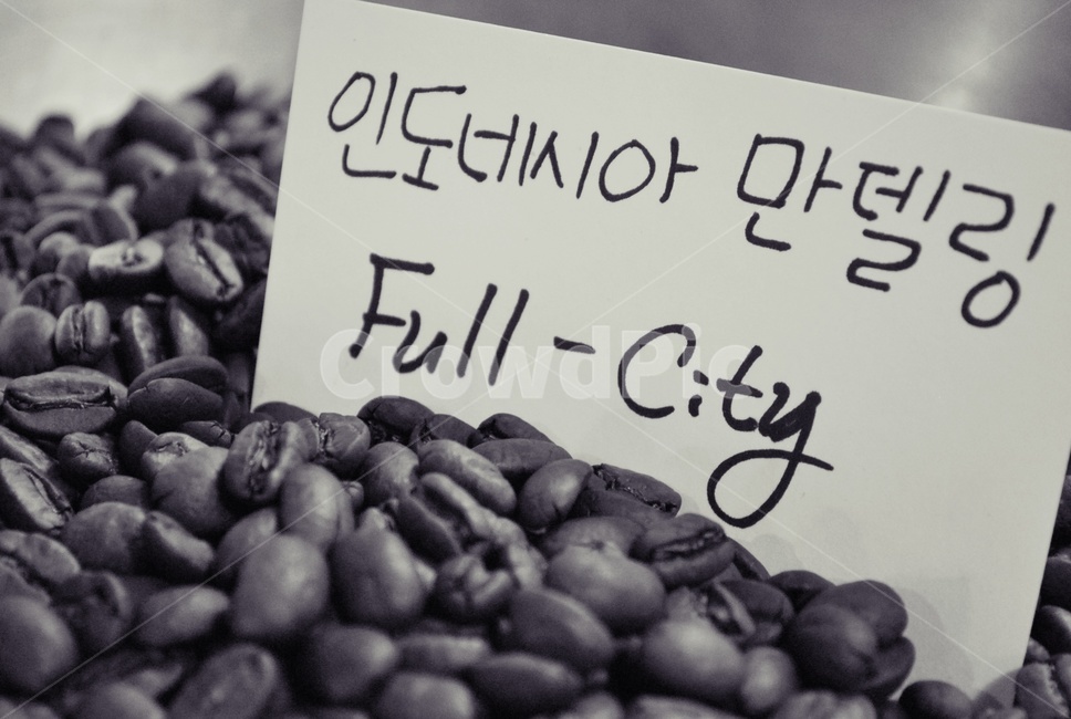 커피,원두,로스팅,풀시티,만델링,coffee,greanbean,roasting,fullcity,mandheling,커피,카페,coffee,cafe,흑백,모노톤,monochrome,black and white