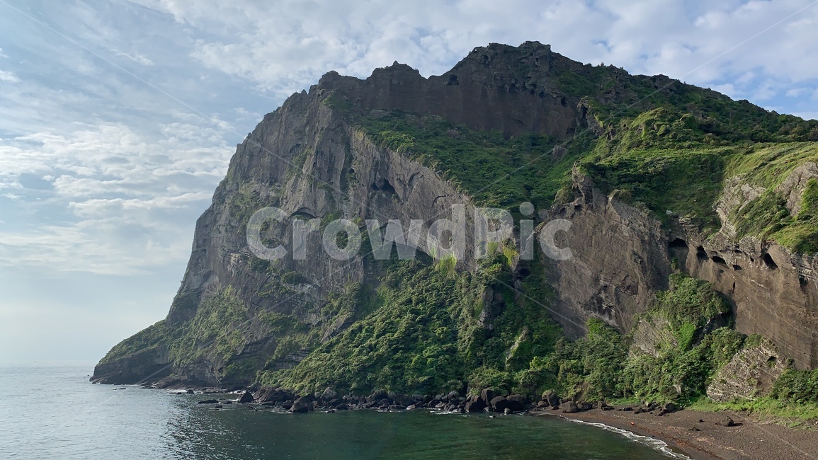 nature,자연,ocean,outdoors,옥외,sea,바다,아침,한국,korea,봄,제주도,성산일출봉,제주도,jeju,jeju island,cliff,낭떠러지,promontory,곶,water,물,대양,land,땅