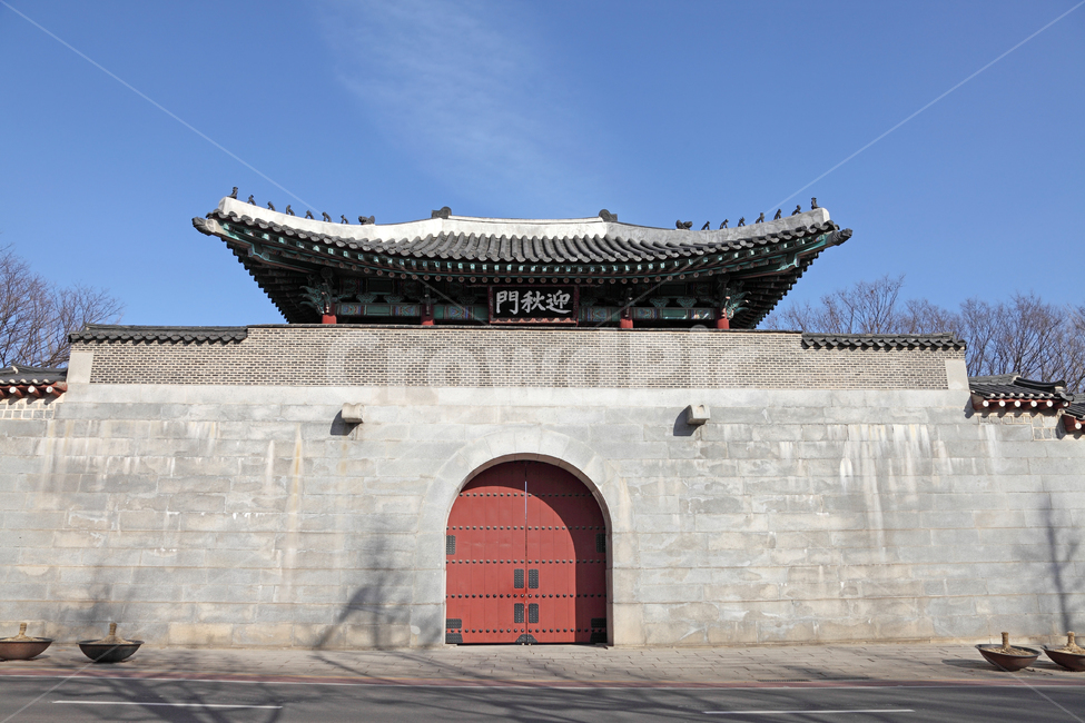 경복궁,영추문,서문,대문,궁,궁궐,고궁,문화재,사적,누각,건축,전통,전통건축,건축물,전통건축물,한국전통,한국문화,korean traditional,korean culture,랜드마크,landmark,tourist attraction,한국랜드마크,한국관광지,한국명소,korea landmark,korea tourist attraction,건축물,건물외관,exterior,building,structure,architecture,construction