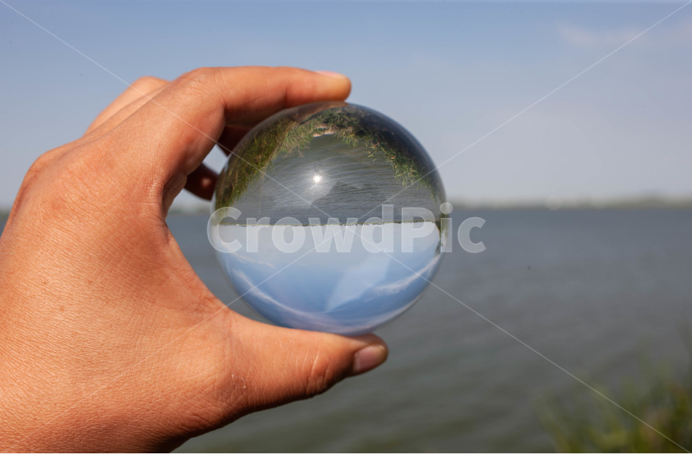 하늘,수정구슬,수정,풍경,landscape,sky,cristalball,자연,풍경,nature,landscape,사람,인물,인간,human,person,신체일부,몸,body,사물,물건,오브젝트,thing,object,matter,sphere,구체