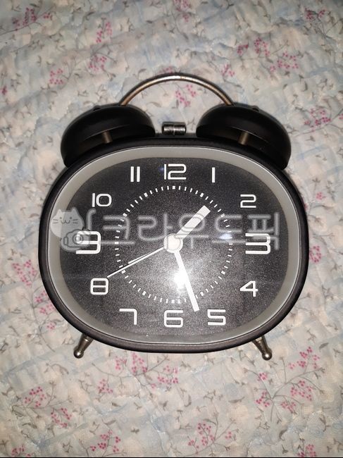 alarm clock,table clock,black,clock