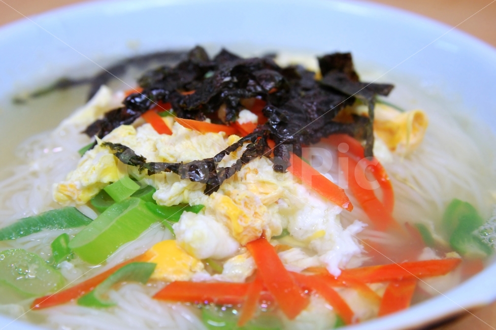 국수,잔치국수,계란,당근,김,김가루,파,야채,음식,한식,면,면류,면음식,면요리,음식,식재료,요리,food,cook,meal,dishes,food reserves,면류,면요리,noodles,한식,한국음식,한국요리,korean food,korean dishes,korean meal,korean cook