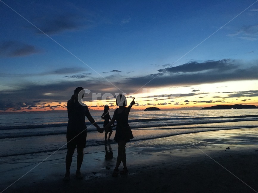 커플,석양,우리,고백,연인,사랑,실루엣,그림자,해변,정열,해변,바다,beach,sea,사람,인물,인간,human,person,연인,커플,사랑,lover,couple,인물실루엣,사람실루엣,character silhouette,human silhouette,여행,휴가,traveling,vacation,trip,holding hands,손을 잡고,hand,손