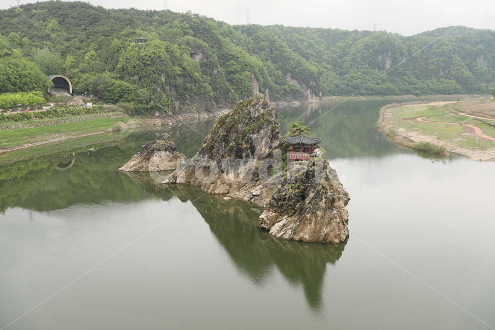 도담삼봉,정자,섬,충주호,단양,반영,물,자연풍경,자연,풍경,nature,landscape,한국자연풍경,한국자연경관,korea nature landscape,promontory,곶,outdoors,옥외,water,scenery