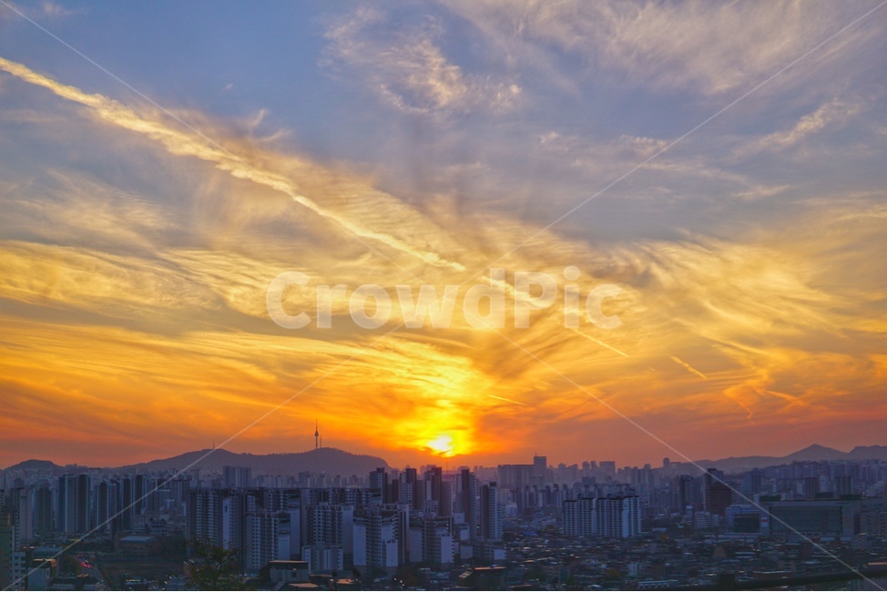 노을,초저녁,비행운,하늘,구름,감성,산책,등산,도시,풍경,city,landscape,한국도시풍경,한국도시경관,korea cityscape,nature,자연,outdoors,옥외,dusk,황혼,dawn,새벽,sky,red sky,붉은 하늘,sunset,일몰