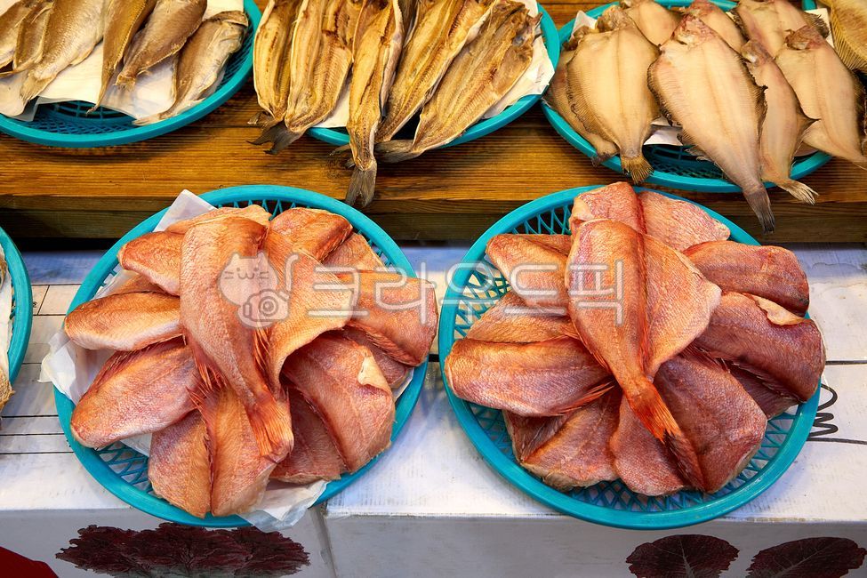 tray,fishmarket,semidry,red,Pisces,aquatic life,Food Ingredients,Traditional Market,aquaticlife,driedfish,water,Semidried fish,market,Heat,traditional market,semidried,red fish,underwater,heat,Biology,fish market,dried fish,waterlife,ingredients,cooking,m