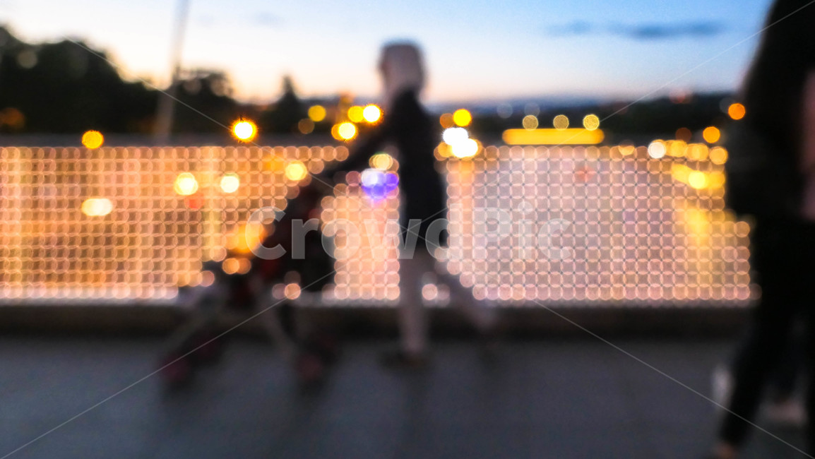 저녁,거리,조명,street,light,사람들,노을,다리,dot,pattern,패턴,사람,people,외국,유모차,엄마,mom,baby