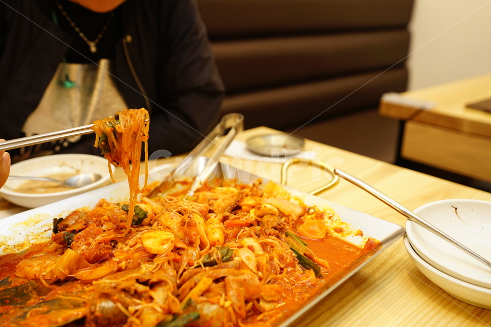 순대,순대볶음,철판볶음,안주,술안주,곱창,먹거리,식사,매콤,음식,푸드,매운맛,소주안주,음식,식재료,요리,food,cook,meal,dishes,food reserves,한식,한국음식,한국요리,korean food,korean dishes,korean meal,korean cook