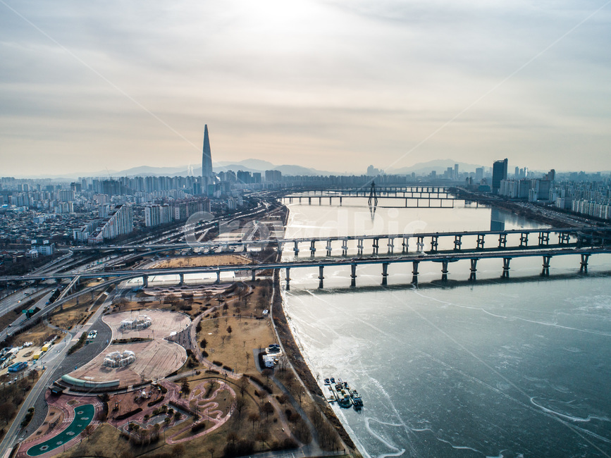 한강,겨울,롯데타워,한국,광나루,드론,항공촬영,도시,풍경,city,landscape,한국도시풍경,한국도시경관,korea cityscape,water,물,nature,자연,outdoors,옥외,경치,waterfront,워터 프론트,scenery