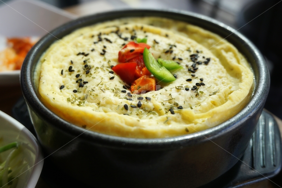 Steamed egg in earthen pot,egg,cook,egg dishes,Korean,food,side dish,steamed egg,cooking,Egg custard