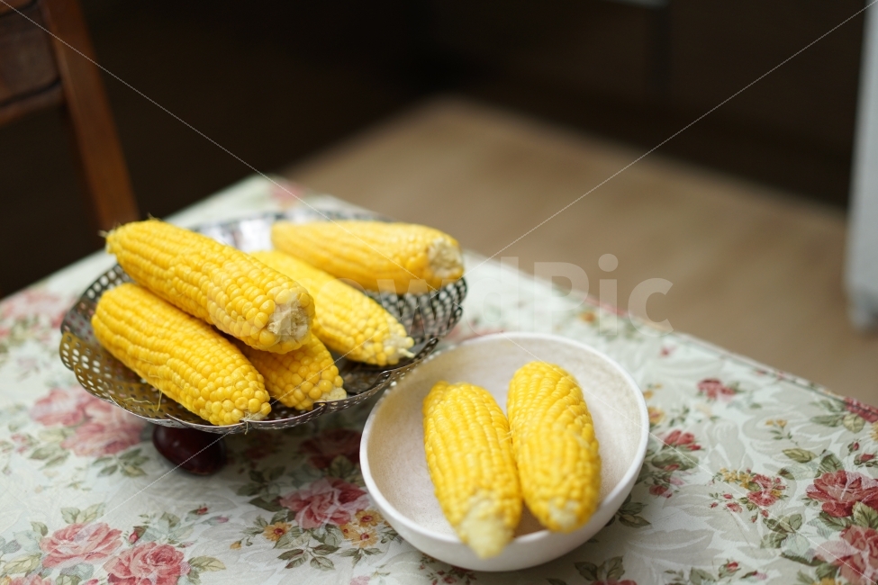 	옥수수,간식,옐로우,노랑,음식,푸드,먹거리,식량,비상식량,달콤,건강,식감,일상,먹방,음식,식재료,요리,food,cook,meal,dishes,food reserves,곡류,곡식,cereals