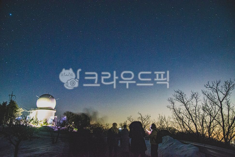 Kyung-Chul Cho Astronomical Observatory,Gyeonggi-do Hwacheon,Hwacheon,Hwacheon Astronomical Observatory,Cheonmundae-gil,observatory,observatory,Gwangdeoksan,constellation,satellite,winter sky,night sky,starlight,space,universe,Orion,Jupite