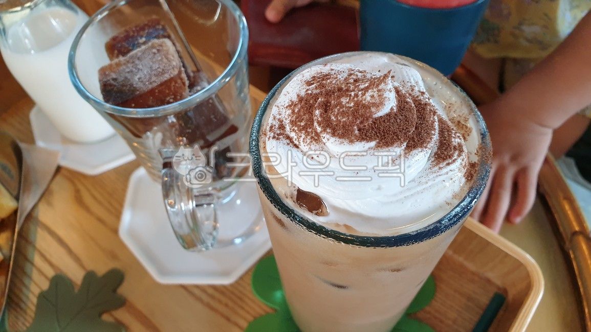 카페,음료,커피,모카라떼,큐브라떼,마실것,아이스커피,아이스라떼