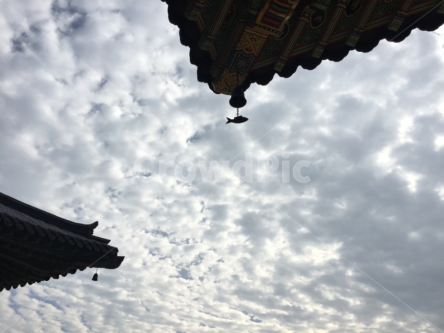 한국전통,처마,하늘,구름,사찰,exterior,korea,koreaculture,architecture,construction,traditional