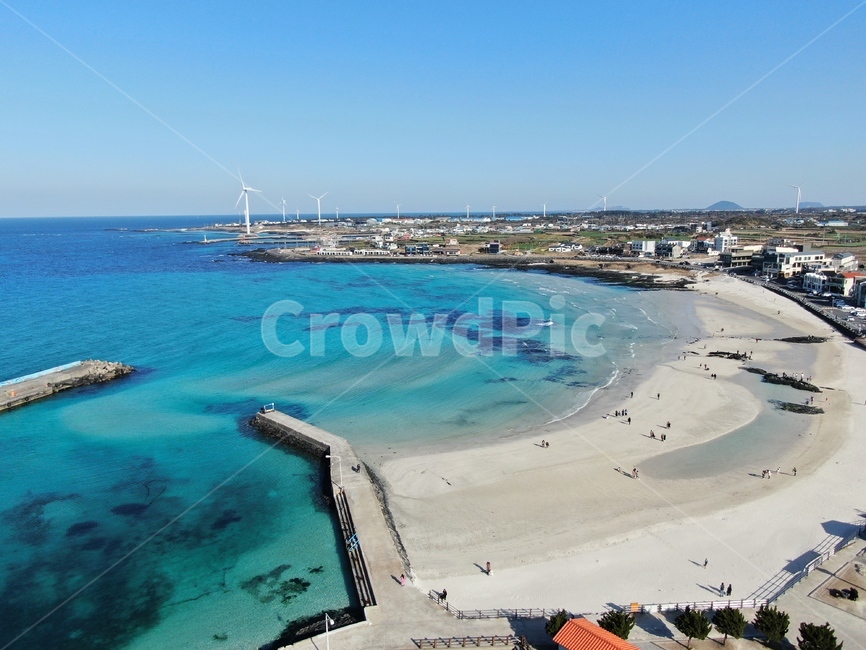 제주도,제주바다,풍력발전기,월정리,풍경,바다,오름,풍차,파란바다,해변,해수욕장,제주도,jeju,jeju island,시골,마을,풍경,landscape,country,rural,town,nature,자연,경치,outdoors,옥외,scenery,water,물,ocean,대양,sea,land,땅